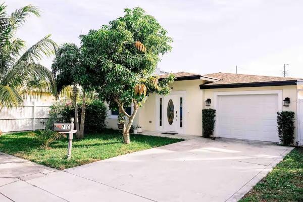 The Gardens, 710 Dobbins St, West Palm Beach, Florida 33405, image 1