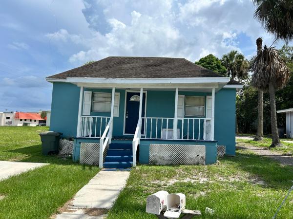 Fort Pierce Residential, 705 Avenue B, Fort Pierce, Florida 34950, image 1