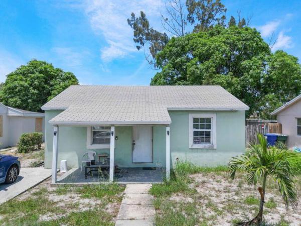 Riviera Beach Heights, 570 W 3rd St, Riviera Beach, Florida 33404, image 1
