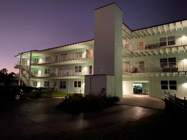 Emerald House, 219 Lakeview 102nd Ave #102, Lantana, Florida 33462, image 1