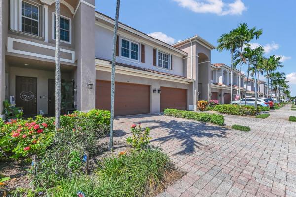 Carriage Pointe Townhomes, 88 Nottingham Pl, Boynton Beach, Florida 33426, image 1
