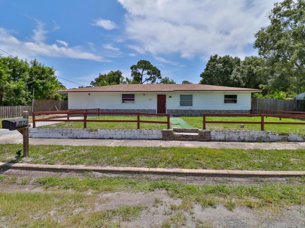 San Lucie Plaza, 3024 W Dixie Blvd, Fort Pierce, Florida 34946, image 1