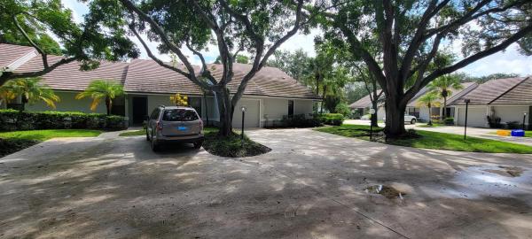 Villas Of Glengary, 701 Bannock Ln, Palm Beach Gardens, Florida 33418, image 1