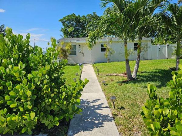 Poinciana Heights, 315 W 10th Blvd, Boynton Beach, Florida 33435, image 1