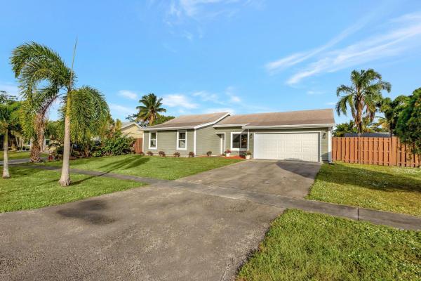 Lee's Crossing, 5588 Barnstead Cir, Lake Worth Beach, Florida 33463, image 1