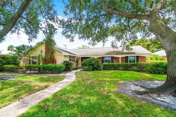 Tequesta Country Club, 222 Fairway, Tequesta, Florida 33469, image 1