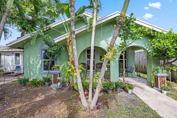 Lake Worth Town, 215 S E St, Lake Worth Beach, Florida 33460, image 1