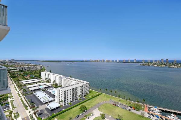 Nautilus 220, 220 Lake Shore Dr, Lake Park, Florida 33403, image 2