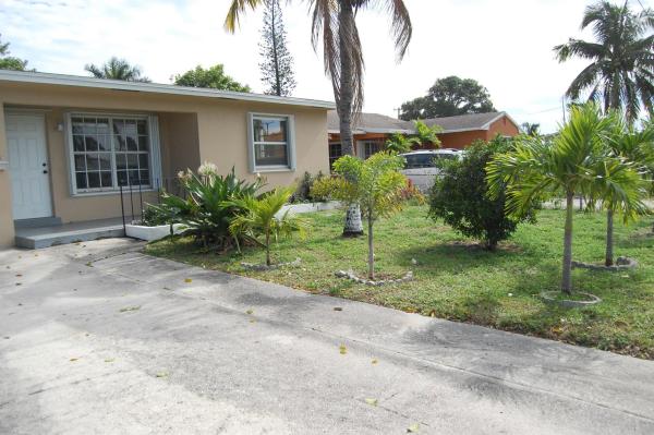 Lake Worth Town, 628 S D St, Lake Worth Beach, Florida 33460, image 1