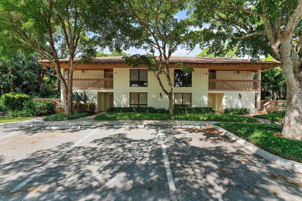 Golf Villas, 527 Brackenwood Pl, Palm Beach Gardens, Florida 33418, image 1