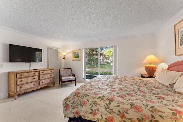 Golf Villas, 527 Brackenwood Pl, Palm Beach Gardens, Florida 33418, image 1