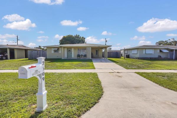Cresthaven Of Palm Beach, 2609 Lakehaven Rd, West Palm Beach, Florida 33415, image 1