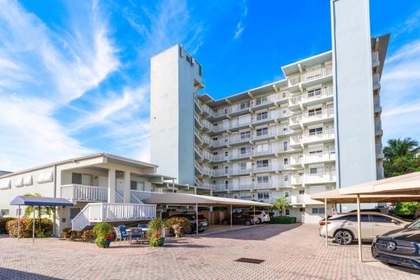 Intracoastal House, 629 SE 19th Ave #202, Deerfield Beach, Florida 33441, image 1