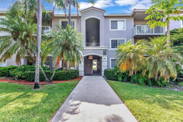 Evergreen Lakes, 5055 Wiles Rd #301, Coconut Creek, Florida 33073, image 1