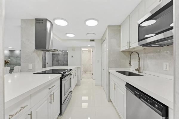 International Village At Inverrary, 3730 Inverrary Dr #2L, Lauderhill, Florida 33319, image 1