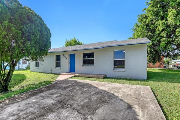Seminole Manor, 324 W 5th Ter, Pahokee, Florida 33476, image 1