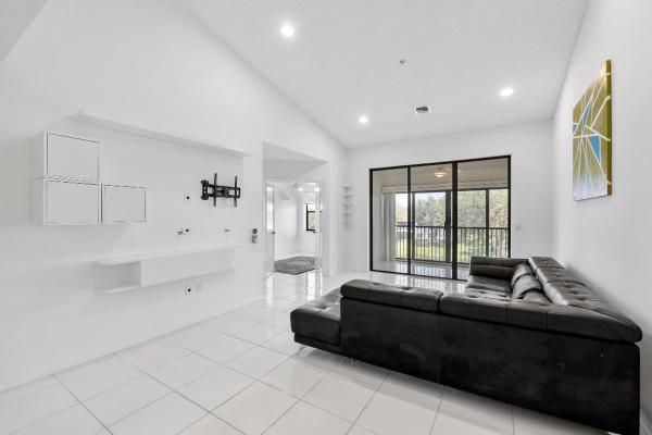 5153 Floria Dr #V, Boynton Beach, Florida 33437, image 1