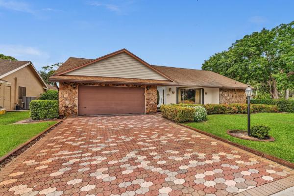 Lakes Of Lantana, 5035 Whitewood Cv, Lake Worth Beach, Florida 33467, image 1