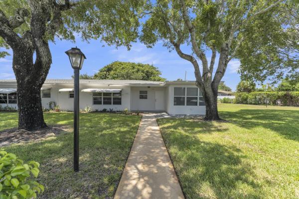 7376 W Oakridge Cir #C, Lake Worth Beach, Florida 33462, image 1