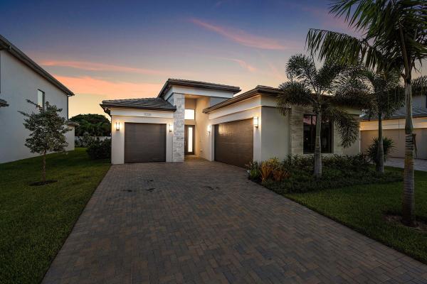 8330 Essex Country Club Dr, Boca Raton, Florida 33434, image 2