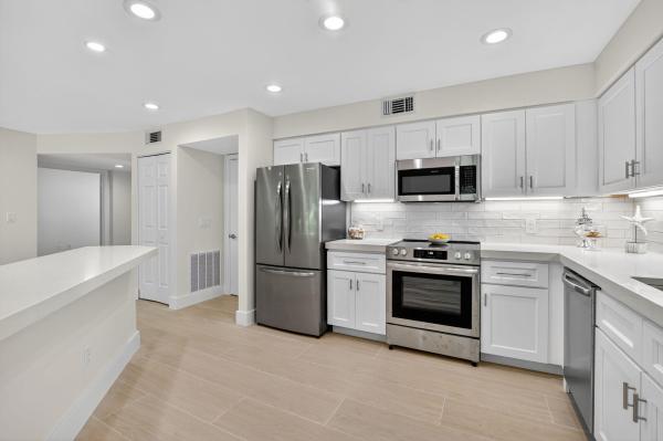 Coach Houses Of Town Place, 5630 Coach House Cir #B, Boca Raton, Florida 33486, image 2