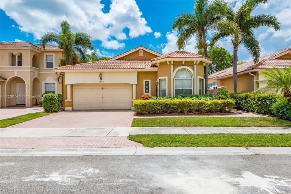 Villa Sorrento, 5808 NW 121st Ave, Coral Springs, Florida 33076, image 1