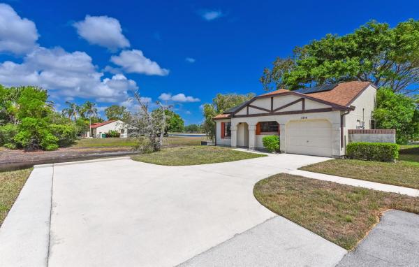 Walton Court, 2210 SE Breckenridge Cir, Port St. Lucie, Florida 34952, image 1