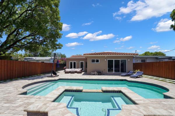 South Middle River, 1305 NE 1st Ave, Fort Lauderdale, Florida 33304, image 1