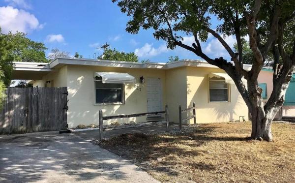 Lantana No HOA, 327 W Pine St, Lantana, Florida 33462, image 1