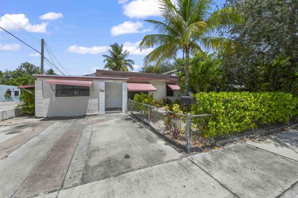 Lake Worth Town, 930 N K St, Lake Worth Beach, Florida 33460, image 1