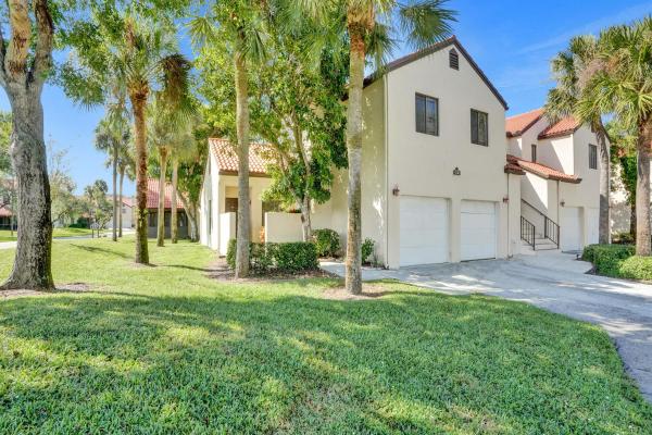 South Lake At Dos Lagos, 12 Via De Casas Sur #101, Boynton Beach, Florida 33426, image 1