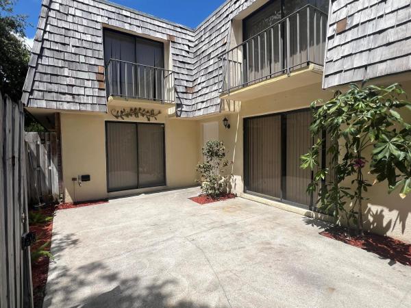Lakewood Of Palm Springs, 8 Lake Arbor Dr, Palm Springs, Florida 33461, image 1