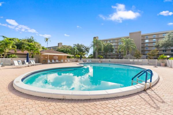 Waters Edge Towers, 4570 NW 18th Ave #609, Deerfield Beach, Florida 33064, image 1