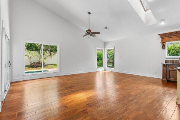 Colonnade At Glen Oaks, 2599 NW 49th St, Boca Raton, Florida 33434, image 2