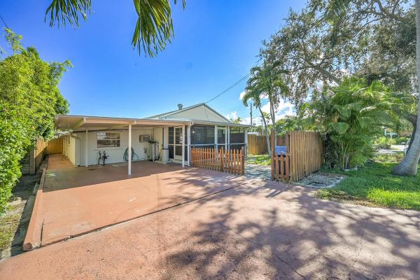 Pinewood Park, 110 E Lake Worth Ave, Lantana, Florida 33462, image 1