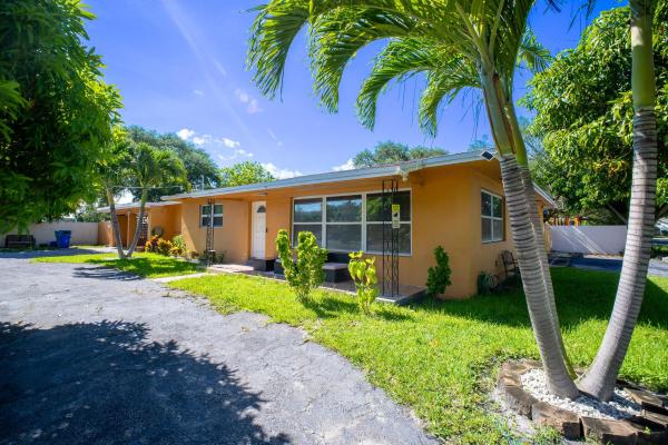 Crestview Boynton Beach, 117 SE 22nd Ave, Boynton Beach, Florida 33435, image 1