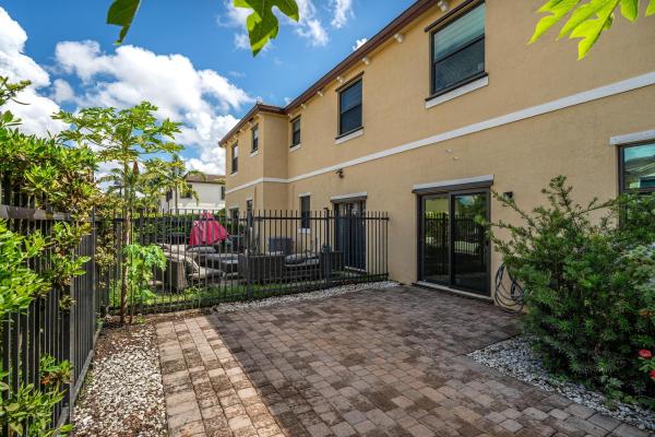 Palomino Lake, 4645 Caspian Way, Davie, Florida 33314, image 2