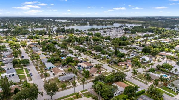 Lake Osborne Heights, 808 Wright Dr, Lake Worth Beach, Florida 33461, image 3