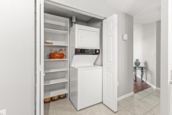 Villages Of Palm Beach Lakes, 1971 Brandywine Rd #201, West Palm Beach, Florida 33409, image 2