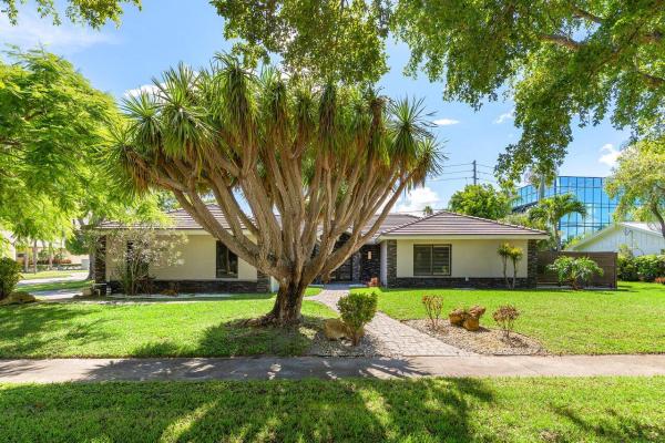 Yacht Club, 701 Buoy Rd, North Palm Beach, Florida 33408, image 1