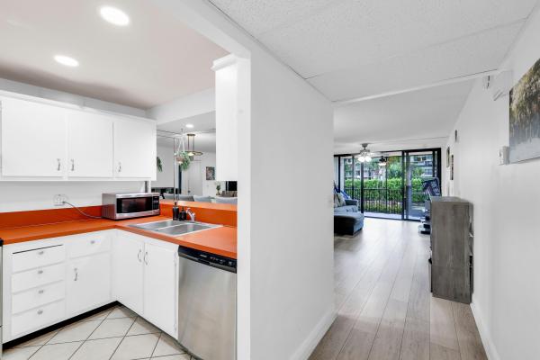 Boca Bayou, 16 Royal Palm Way #1050, Boca Raton, Florida 33432, image 2