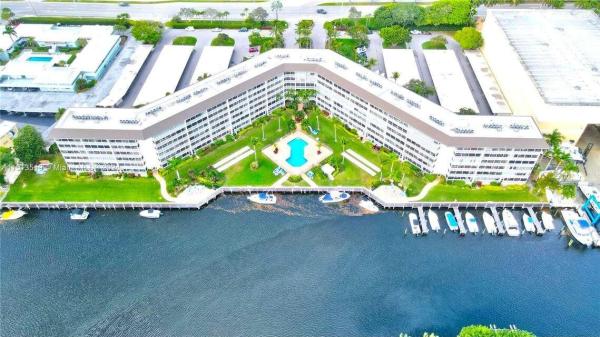 River House Towers, 400 N Federal Hwy #208, Deerfield Beach, Florida 33441, image 1