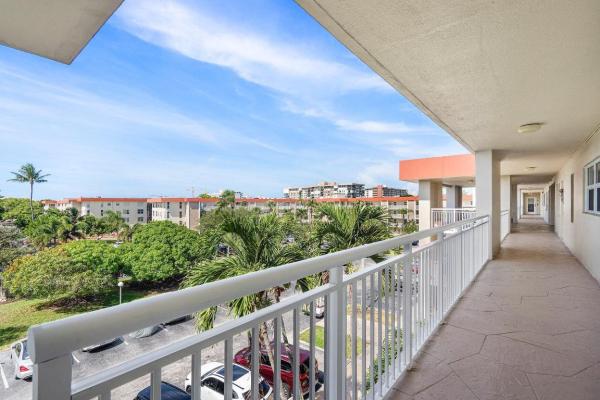 3050 NE 48th Ct #402, Hillsboro Beach, Florida 33064, image 1