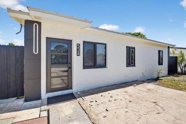 Cherry Hills, 534 W Martin Luther King Jr Blvd, Boynton Beach, Florida 33435, image 1