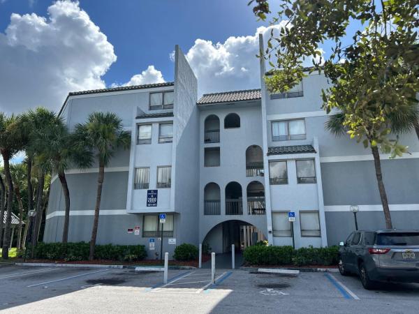 Presidential Golfview, 2000 N Congress Ave #411, West Palm Beach, Florida 33401, image 1