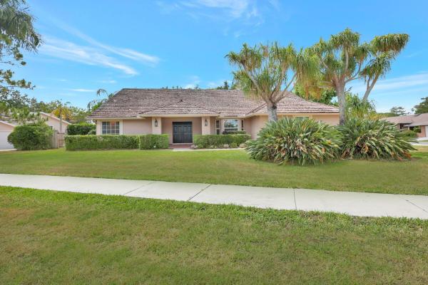 Chatsworth Village Of Greenview Shores 2, 1819 Staimford Cir, Wellington, Florida 33414, image 1