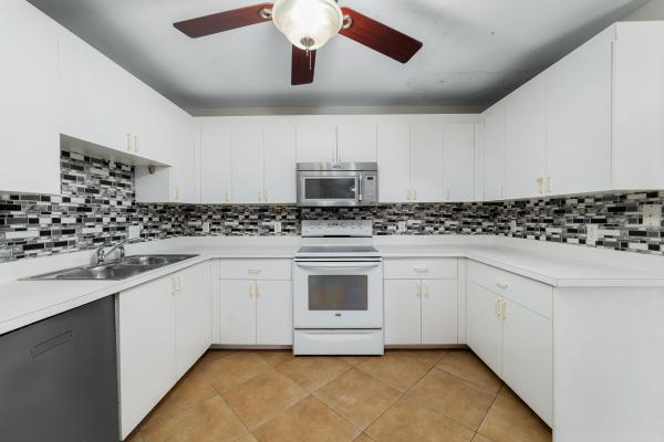 The Pines At Lawnwood, 1536 N Lawnwood Cir #3, Fort Pierce, Florida 34950, image 2