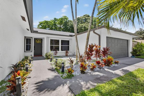 Pinewood East 2 Of Wellington, 280 Sulky Way, Wellington, Florida 33414, image 1