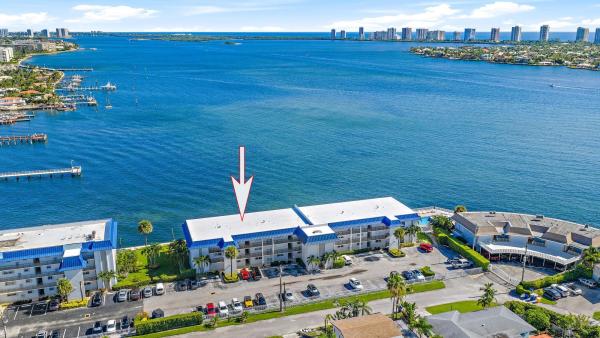 Wilshire East, 400 Wilma Cir #103, Riviera Beach, Florida 33404, image 1