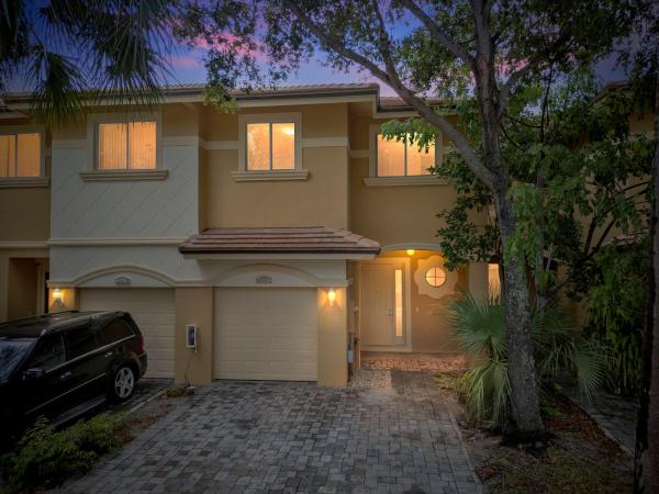 Coventry Townhomes, 4385 Berkshire Wharf Dr, Lake Worth Beach, Florida 33461, image 1